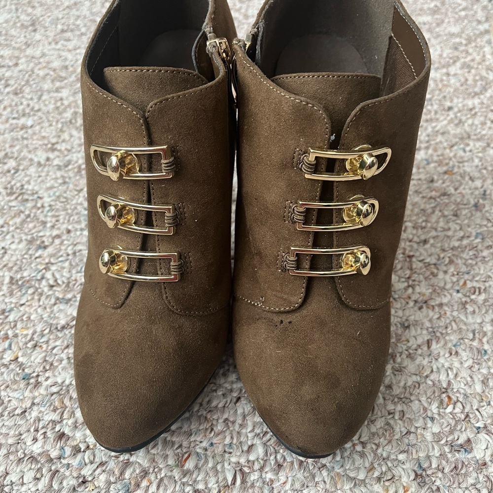 Elegant Brown Ankle Boots with Gold Buckles (NEW)